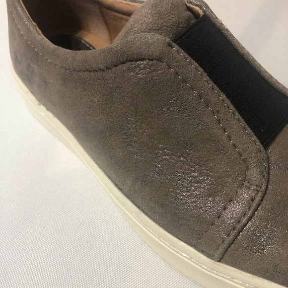 Taupe and black Sofft slip on shoes- NEW - Picture 6 of 7
